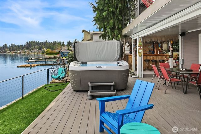 3828 W Lake Sammamish Parkway SE, Bellevue, WA 98008