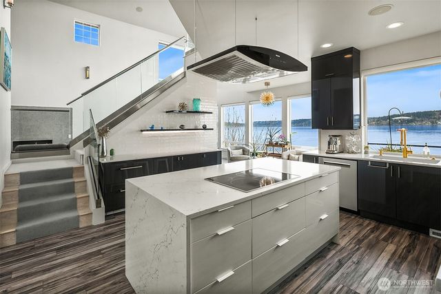 3828 W Lake Sammamish Parkway SE, Bellevue, WA 98008