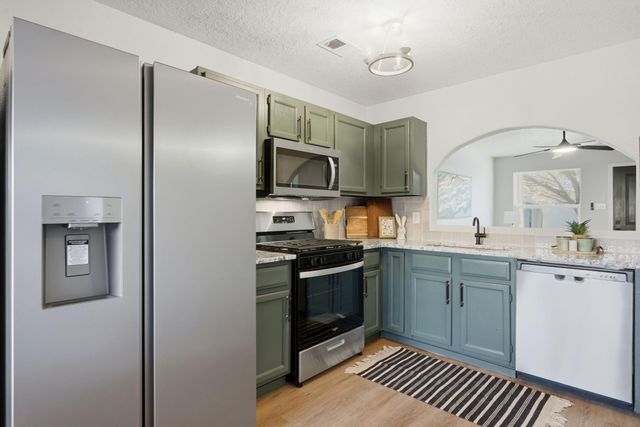 2910 Quail Pointe Drive NW, Albuquerque, NM 87120