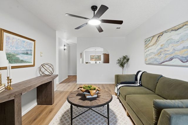 2910 Quail Pointe Drive NW, Albuquerque, NM 87120