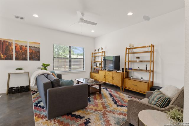 210 Utah St Unit 701, San Antonio, TX 78210