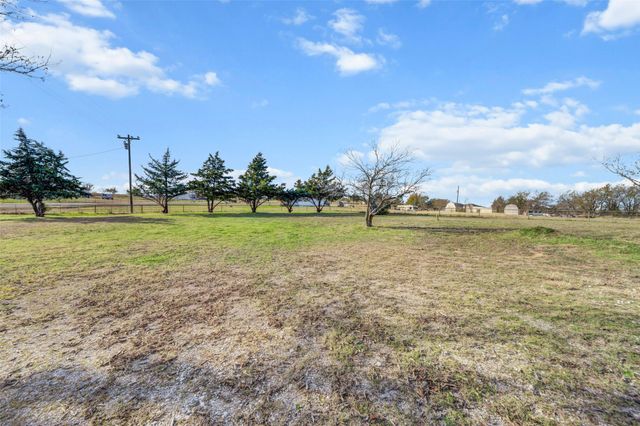 220 Coyote Trail, Rhome, TX 76078