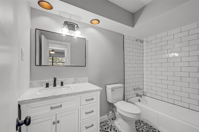 220 Coyote Trail, Rhome, TX 76078