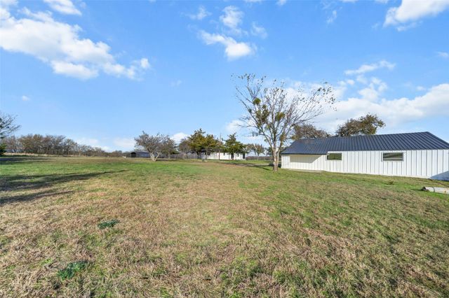 220 Coyote Trail, Rhome, TX 76078
