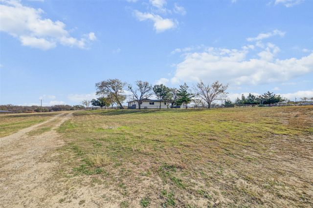 220 Coyote Trail, Rhome, TX 76078