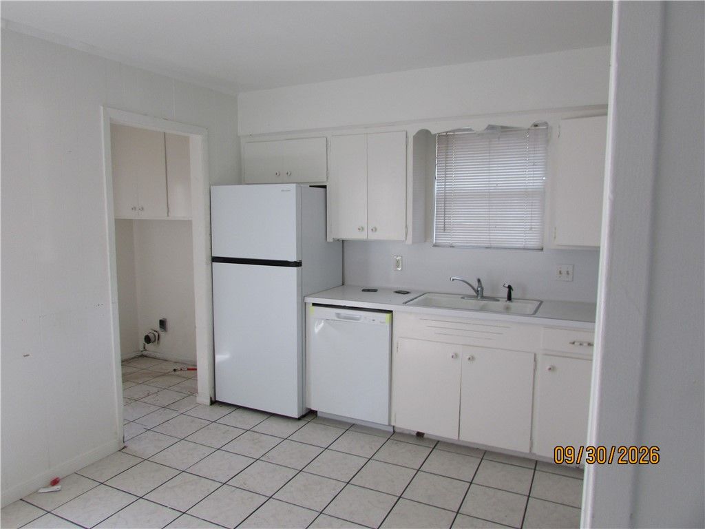 313 & 315 Oleander Ave, Corpus Christi, TX 78404 — photo 4