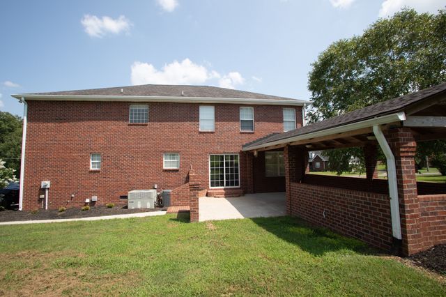 1805 Pointe Ct, Lebanon, TN 37087