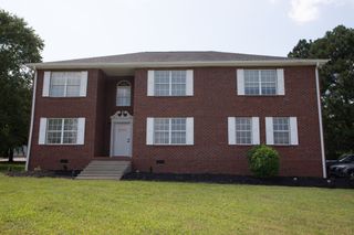 1805 Pointe Ct, Lebanon, TN 37087