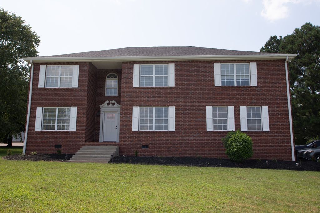 1805 Pointe Ct, Lebanon, TN 37087