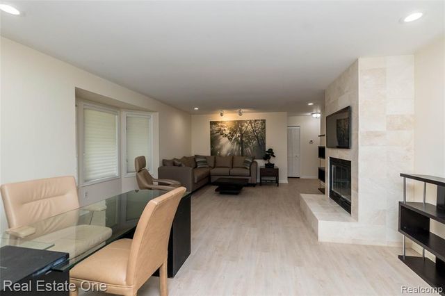 3190 Kenicott Drive, Commerce Twp, MI 48390