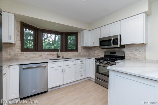 3190 Kenicott Drive, Commerce Twp, MI 48390