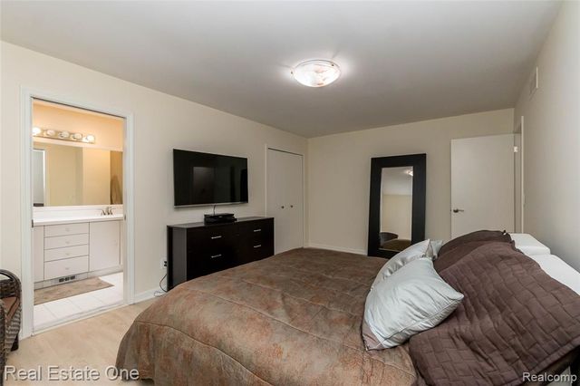3190 Kenicott Drive, Commerce Twp, MI 48390