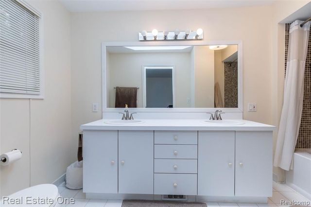 3190 Kenicott Drive, Commerce Twp, MI 48390