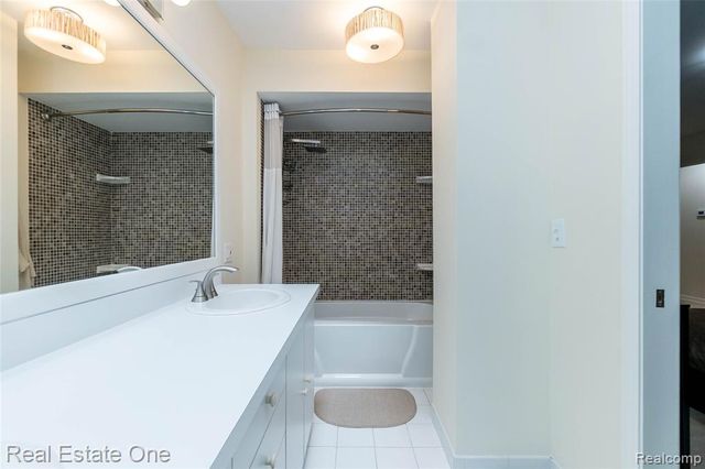 3190 Kenicott Drive, Commerce Twp, MI 48390