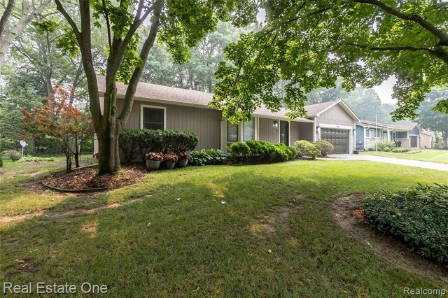 3190 Kenicott Drive, Commerce Twp, MI 48390
