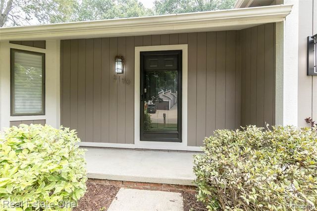 3190 Kenicott Drive, Commerce Twp, MI 48390