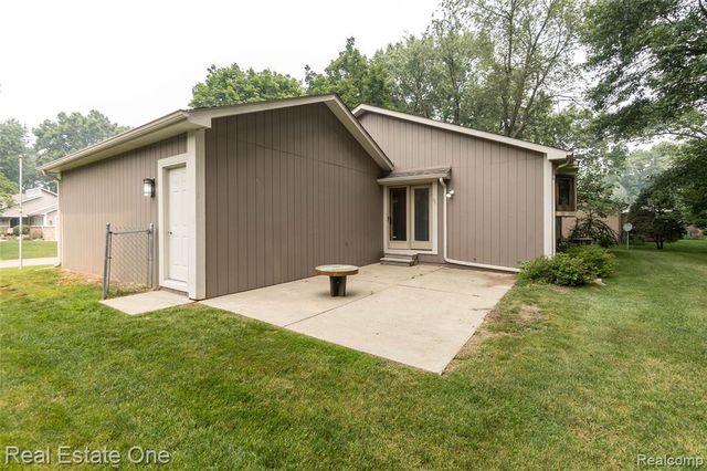 3190 Kenicott Drive, Commerce Twp, MI 48390