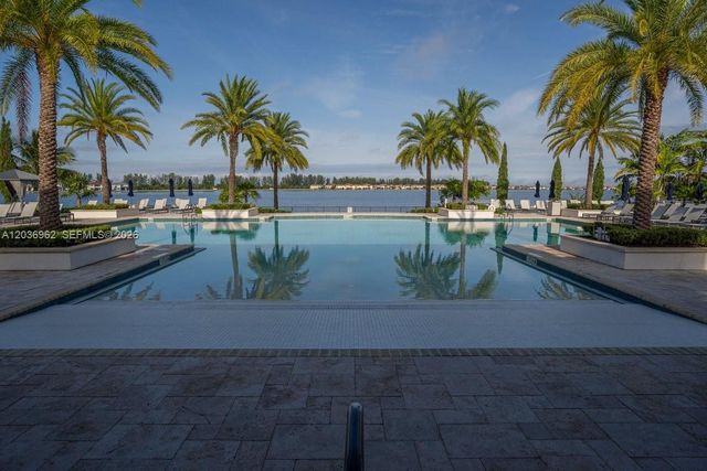 8725 Parkland Bay Drive, Parkland, FL 33076