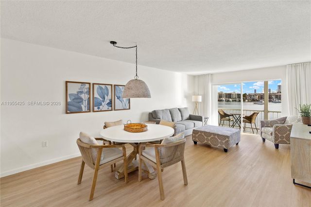 2200 Diana Dr 205, Hallandale Beach, FL 33009