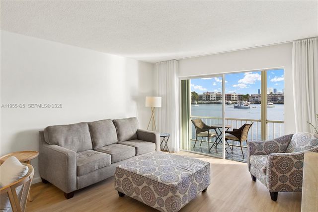 2200 Diana Dr 205, Hallandale Beach, FL 33009