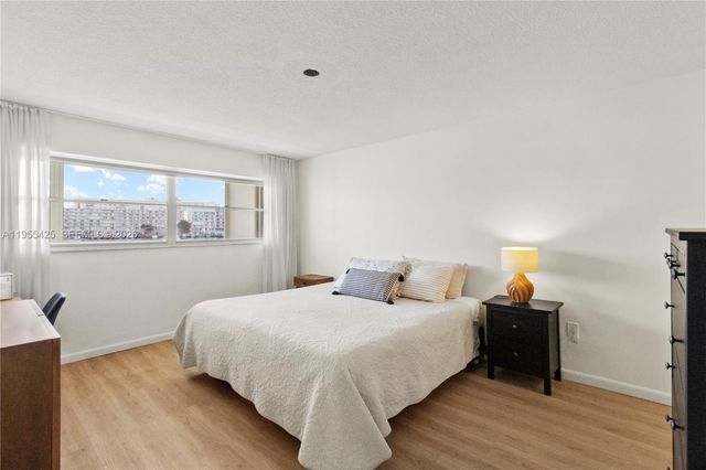 2200 Diana Dr 205, Hallandale Beach, FL 33009