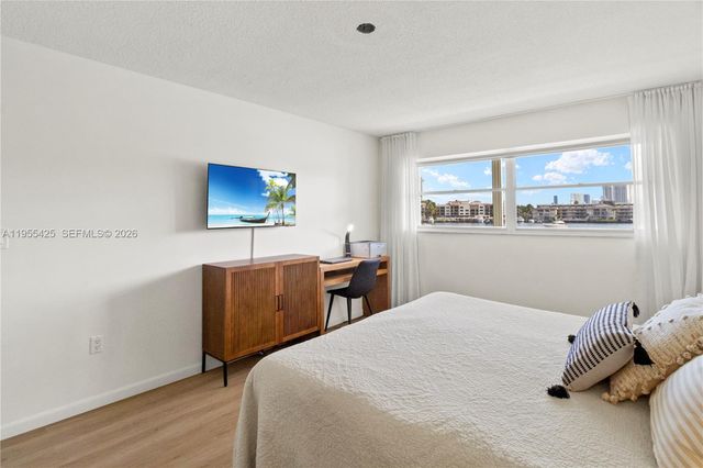 2200 Diana Dr 205, Hallandale Beach, FL 33009