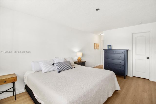 2200 Diana Dr 205, Hallandale Beach, FL 33009