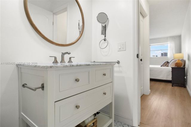 2200 Diana Dr 205, Hallandale Beach, FL 33009