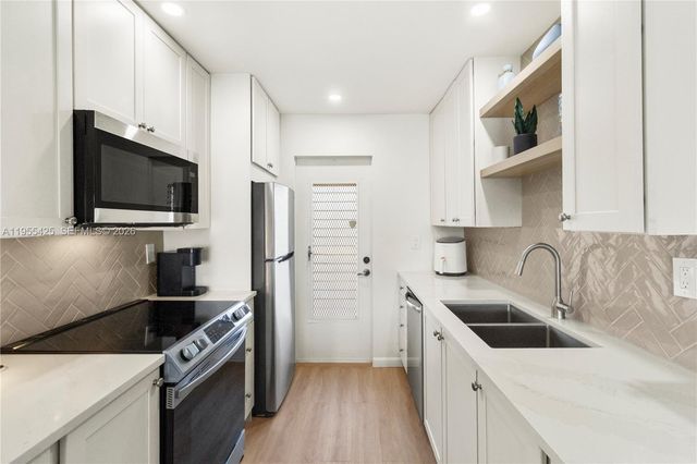 2200 Diana Dr 205, Hallandale Beach, FL 33009