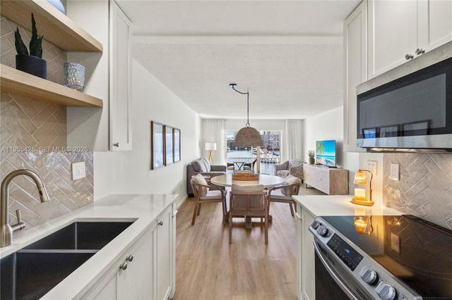 2200 Diana Dr 205, Hallandale Beach, FL 33009