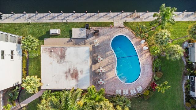 2200 Diana Dr 205, Hallandale Beach, FL 33009