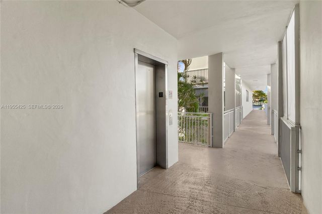 2200 Diana Dr 205, Hallandale Beach, FL 33009