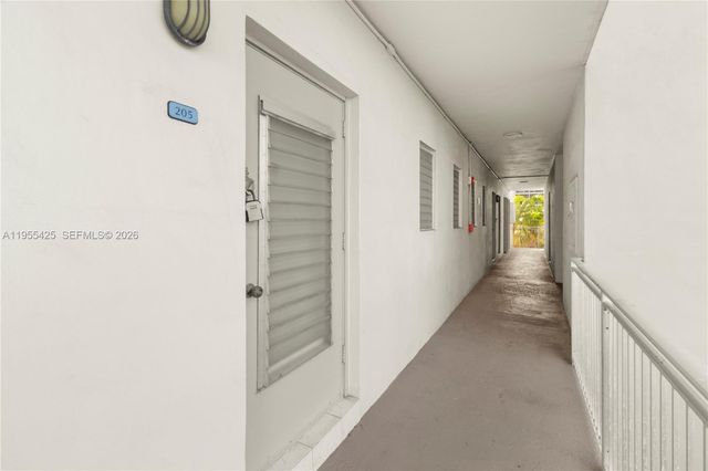 2200 Diana Dr 205, Hallandale Beach, FL 33009