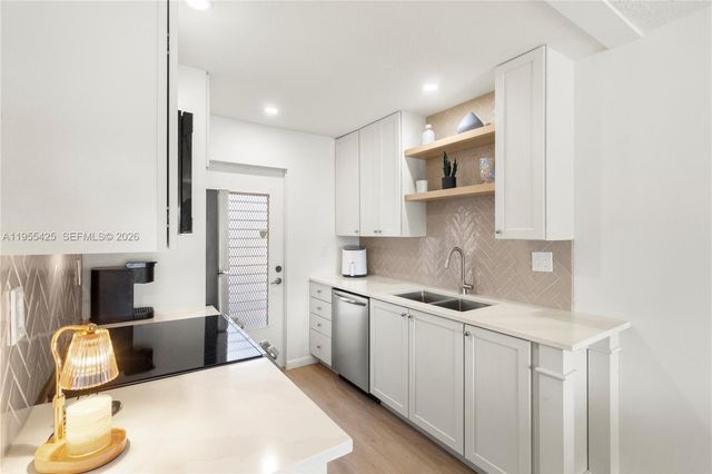 2200 Diana Dr 205, Hallandale Beach, FL 33009