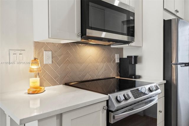 2200 Diana Dr 205, Hallandale Beach, FL 33009