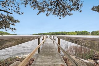 17 Bourne Point Rd, Wareham, MA 02571