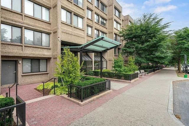 1731 Beacon St 1206, Brookline, MA 02445