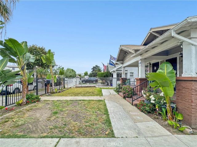 1031 W 61st Street, Los Angeles, CA 90044