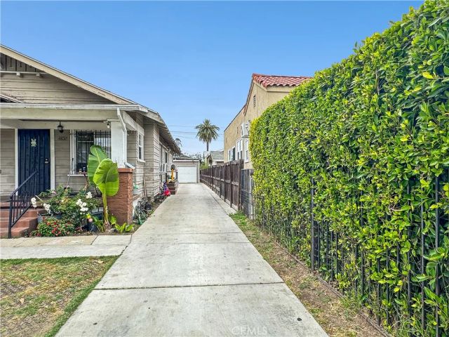 1031 W 61st Street, Los Angeles, CA 90044
