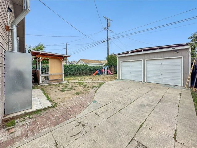 1031 W 61st Street, Los Angeles, CA 90044