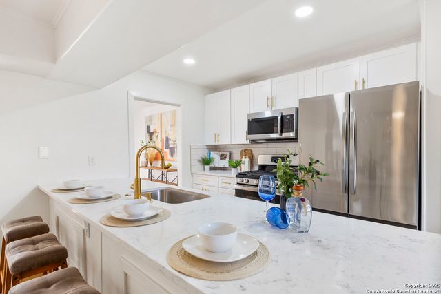 242 Yosemite, San Antonio, TX 78232