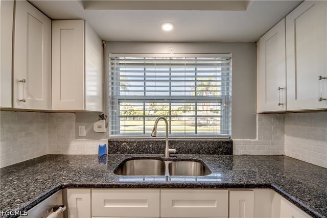 7050 Nantucket CIR 1, North Fort Myers, FL 33917