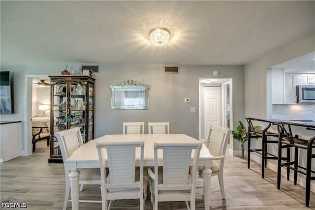 7050 Nantucket CIR 1, North Fort Myers, FL 33917