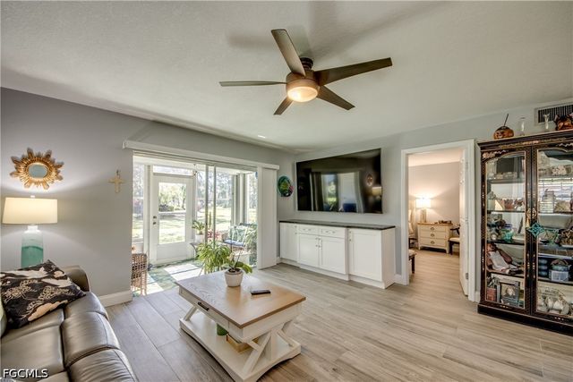 7050 Nantucket CIR 1, North Fort Myers, FL 33917