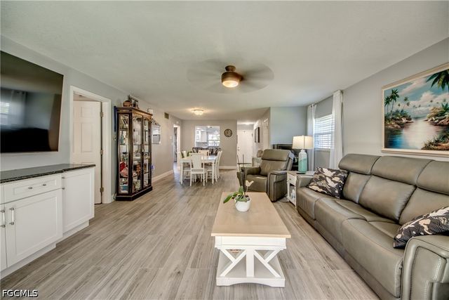 7050 Nantucket CIR 1, North Fort Myers, FL 33917