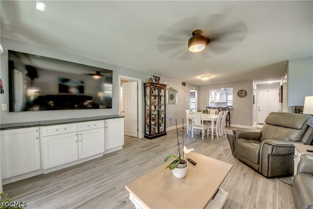 7050 Nantucket CIR 1, North Fort Myers, FL 33917