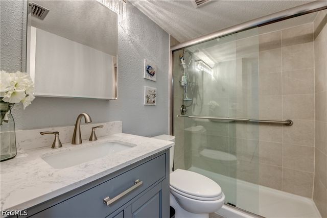 7050 Nantucket CIR 1, North Fort Myers, FL 33917