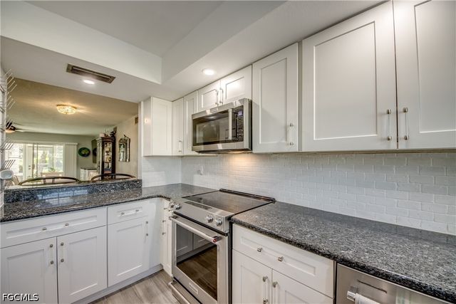 7050 Nantucket CIR 1, North Fort Myers, FL 33917