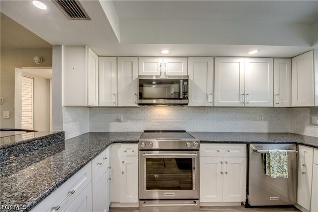 7050 Nantucket CIR 1, North Fort Myers, FL 33917