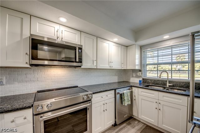 7050 Nantucket CIR 1, North Fort Myers, FL 33917